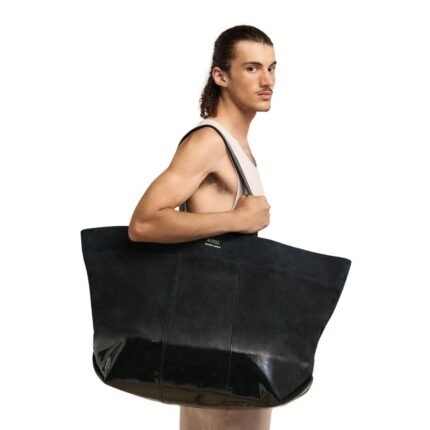 EAST WEST MAXI AMI SHOPPING BAG IN BLACK