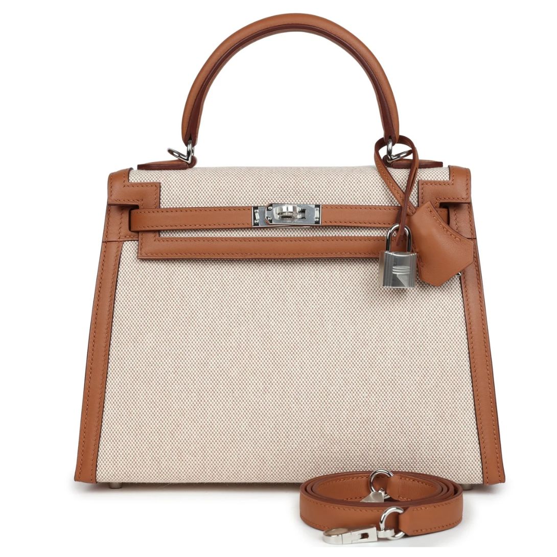 1 HERMÈS KELLY SELLIER 25 GOLD SWIFT AND ECRU TOILE PALLADIUM HARDWARE
